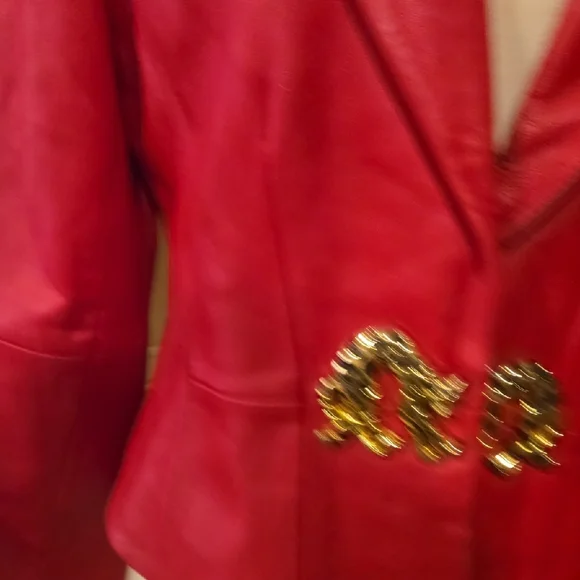 Elegant Red Blazer with Embellished Detail - Picture 4 of 9
